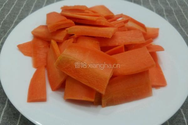 胡萝卜炒腊肉的做法图解4