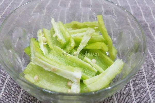 胡萝卜炒腊肉的做法图解5