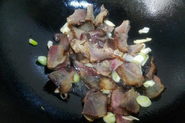 胡萝卜炒腊肉的做法图解10