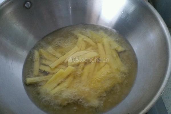 红肠蒜苔土豆条的做法图解2