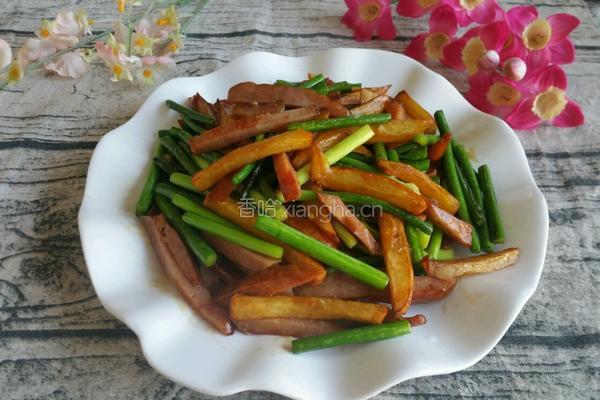 红肠蒜苔土豆条的做法图解9