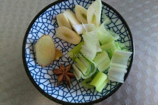 山药豆炖鸡肉的做法图解4