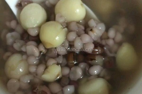薏仁莲子红豆粥的做法图解3