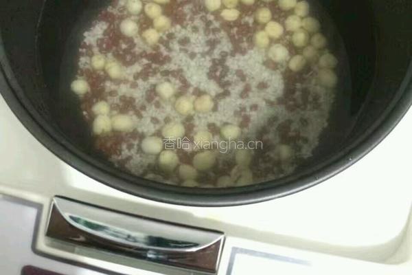薏仁莲子红豆粥的做法图解2