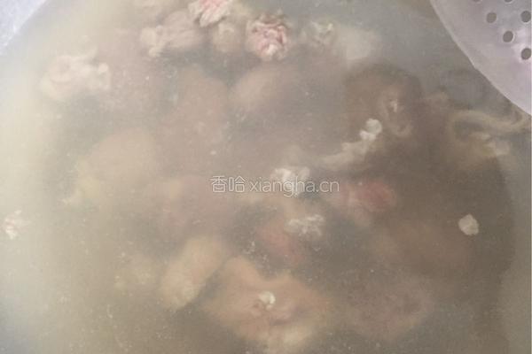 牛肉萝卜汤的做法图解1