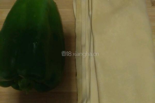 辣椒炒豆皮的做法图解1