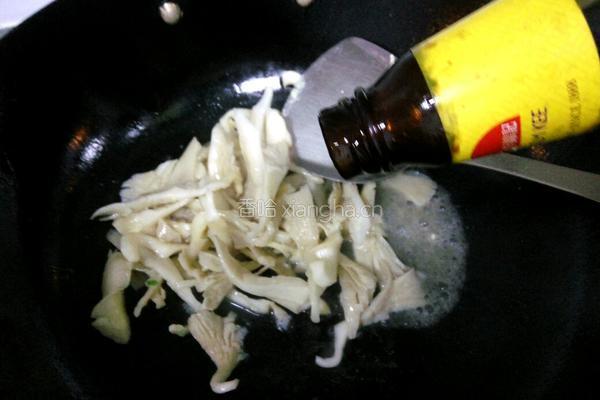 平菇炒鸡蛋的做法图解7