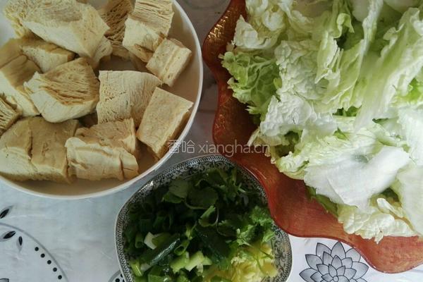 砂锅冻豆腐炖白菜的做法图解2