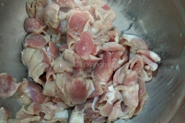泡藕带炒鸡杂的做法图解1