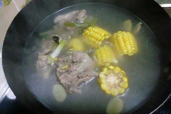 大骨玉米汤的做法图解7