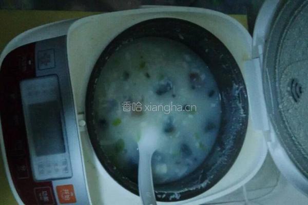 皮蛋瘦肉粥的做法图解4