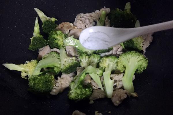 西兰花炒肉的做法图解8