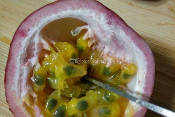 天然蜂蜜百香果饮的做法图解6