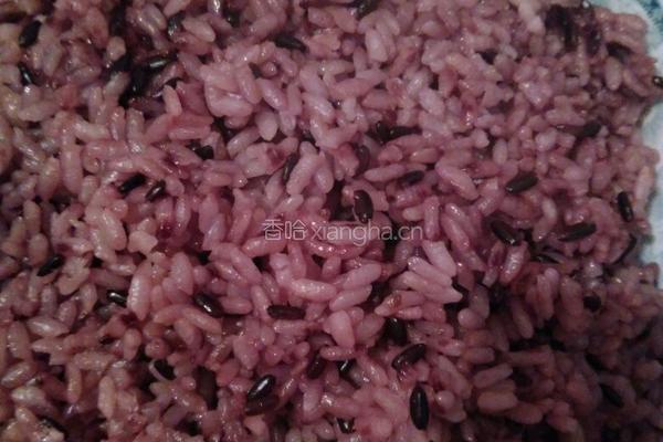 彩色香肠炒饭的做法图解1