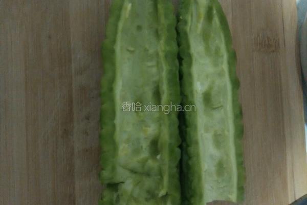 苦瓜煎鸡蛋的做法图解2