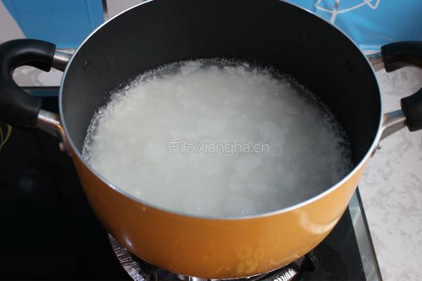 芝香南瓜粥的做法图解2