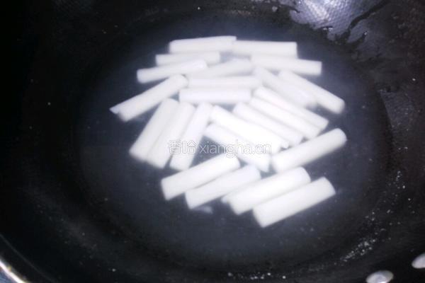 白菜炒年糕的做法图解3