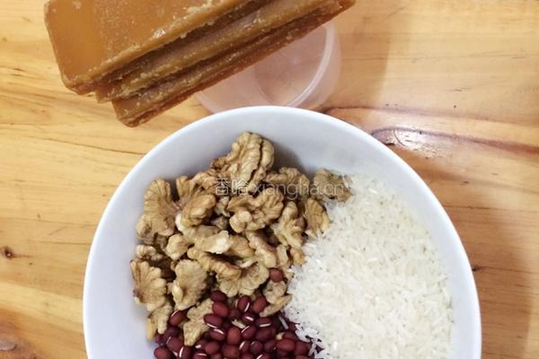 核桃红豆粥的做法图解1