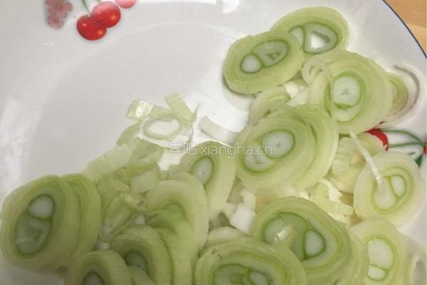 豆腐大葱的做法图解1