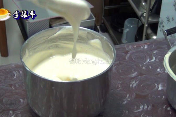 戚风蛋糕8寸的做法图解8