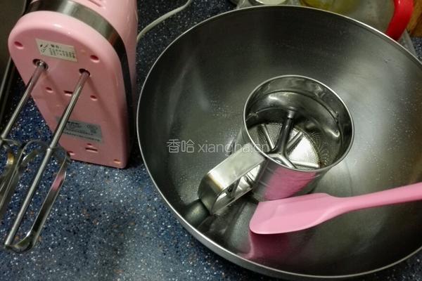 戚风蛋糕 ( 8寸)的做法图解2