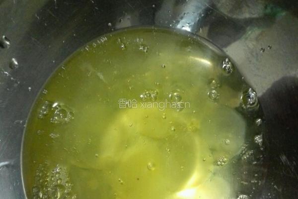 戚风蛋糕 ( 8寸)的做法图解4