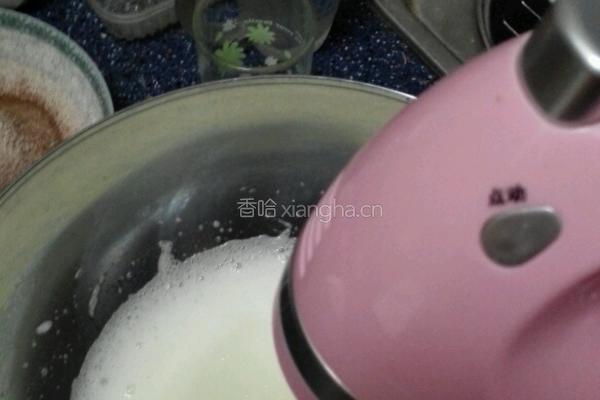 戚风蛋糕 ( 8寸)的做法图解7