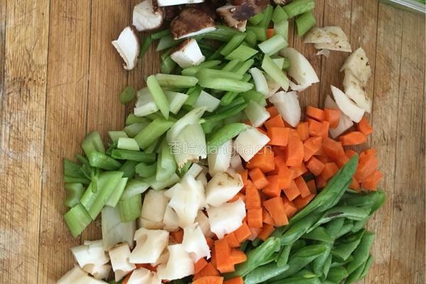 肉炒龙豆的做法图解1