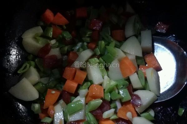 电饭锅肉米饭的做法图解4