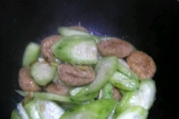 鱼腐炒丝瓜的做法图解4