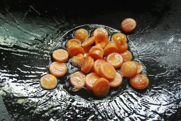 玉米香肠炒双豆的做法图解3