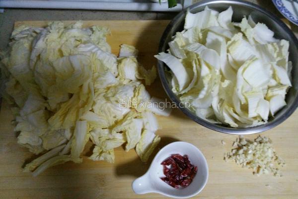 醋溜白菜的做法图解1
