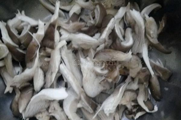 炸鲜蘑的做法图解1