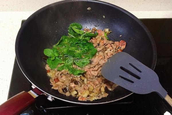 薄荷炒牛肉的做法图解6