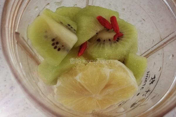 柠檬猕猴桃苹果汁的做法图解1
