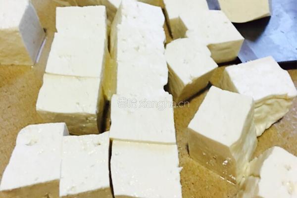 西红柿烧豆腐的做法图解3