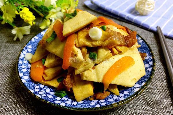 豆腐干胡萝卜烧肉