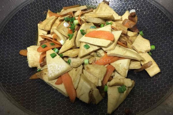 豆腐干胡萝卜烧肉的做法图解9