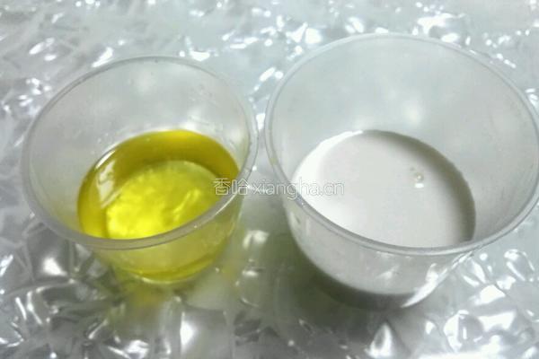 抹茶蛋糕卷的做法图解3