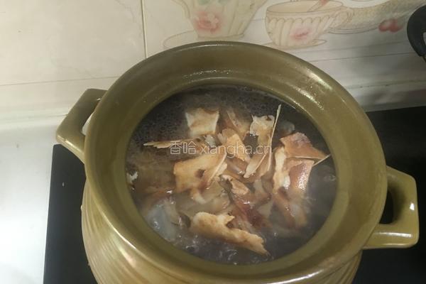 水鸭土茯苓薏米芡实汤