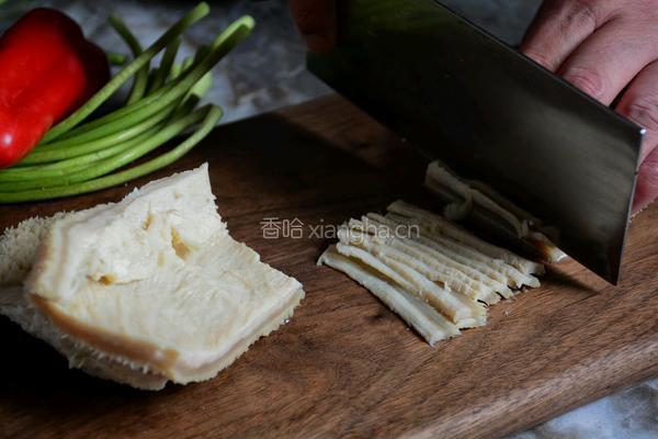 蒜苔炒牛肚的做法图解1