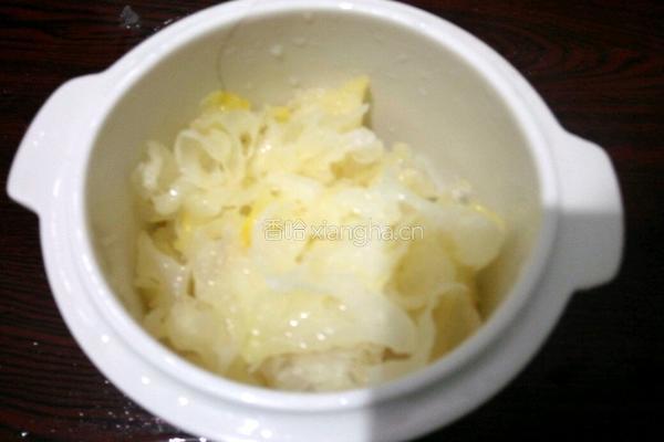 银耳红薯莲子羹的做法图解3