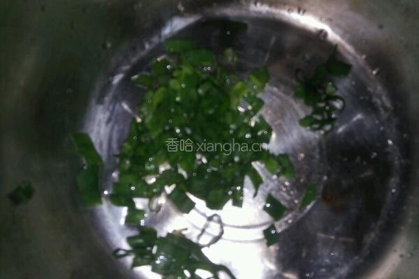 鸡蛋葱饼的做法图解1