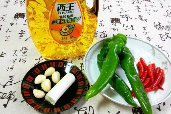 爆炒双椒的做法图解1