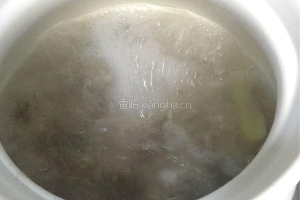 猪小排花菇海带结汤的做法图解6