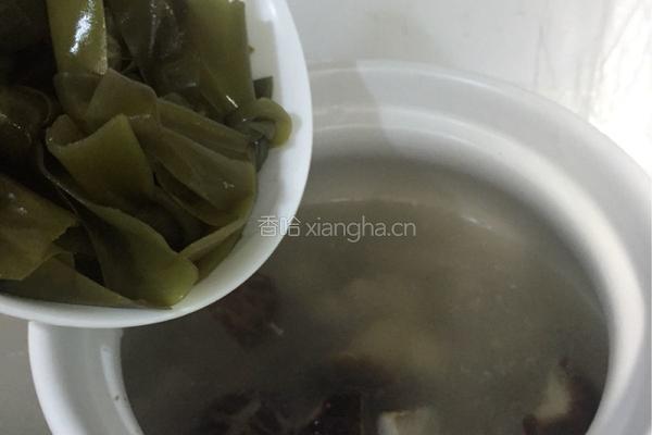猪小排花菇海带结汤的做法图解8