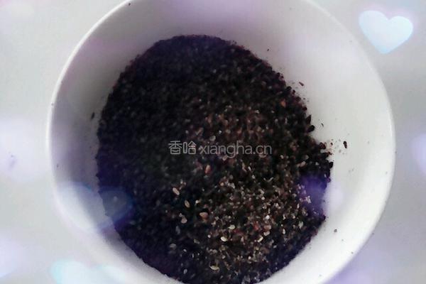 芝麻红枣安神益气粥的做法图解3