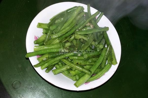大蒜炒半熟四季豆的做法图解7
