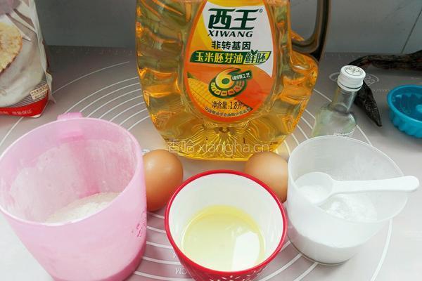 胚芽油蒸蛋糕的做法图解2
