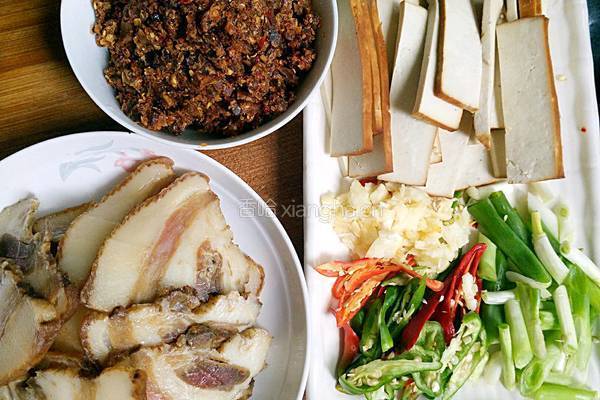 腊肉炒豆豉的做法图解2
